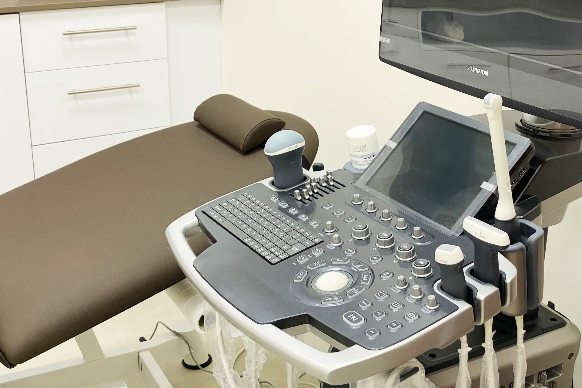 Equipamiento de ecografía en la consulta de Centro Médico SM, Úbeda